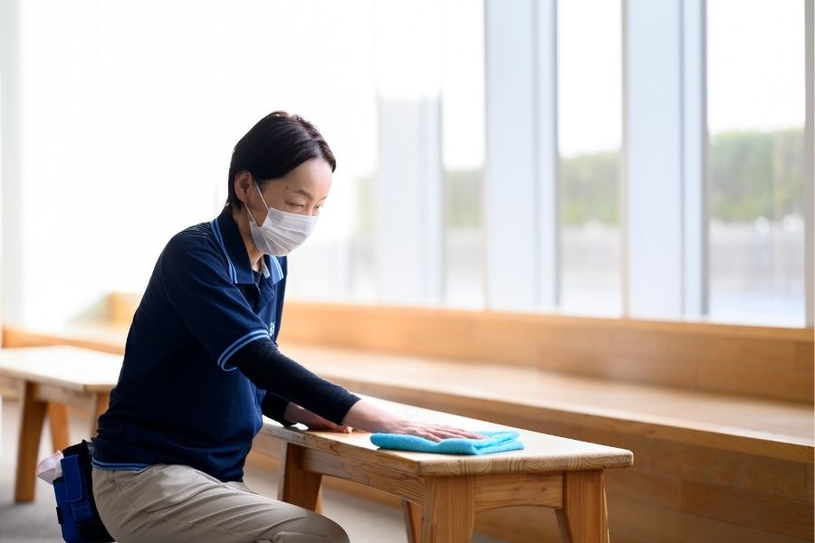 工場内の日常清掃業務